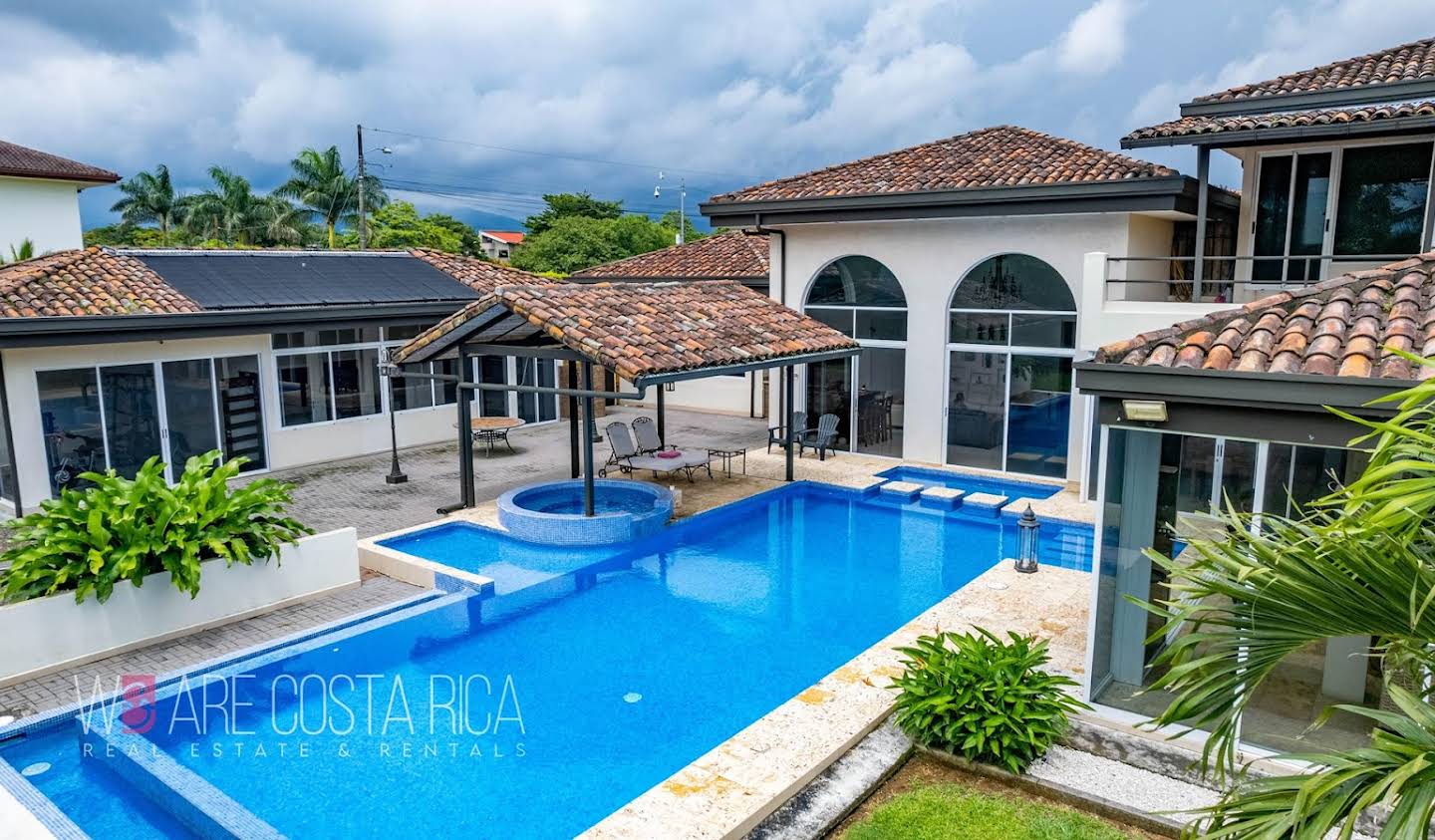 House with pool Guácima