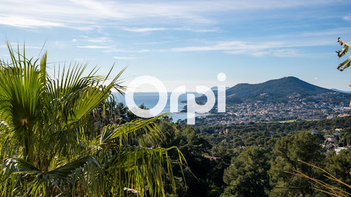 Villa avec piscine et terrasse 2