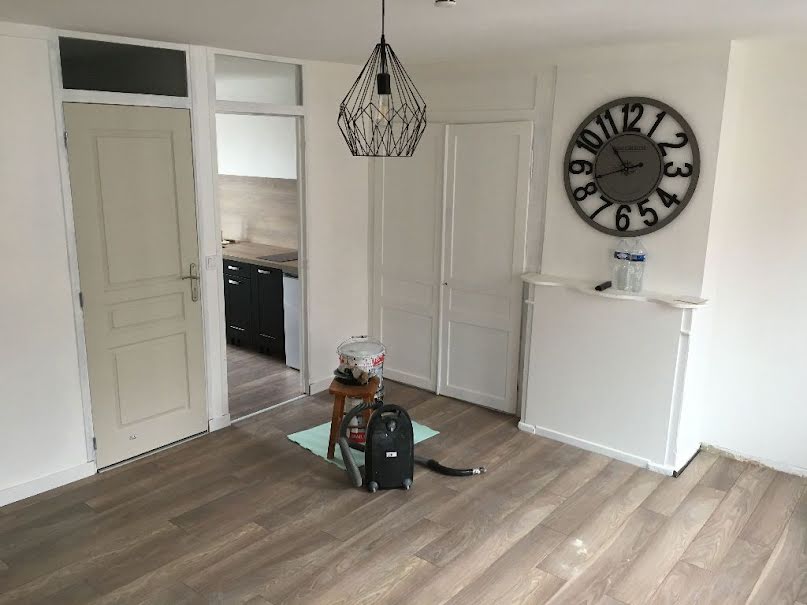 Location  appartement 1 pièce 27 m² à Lille (59000), 605 €