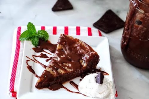 Thick and Rich Hot Fudge Sauce