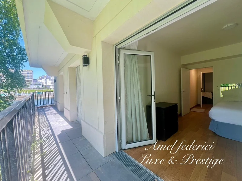 Appartement à vendre à NEUILLY SUR SEINE (92) - Balcon spacieux vue mer