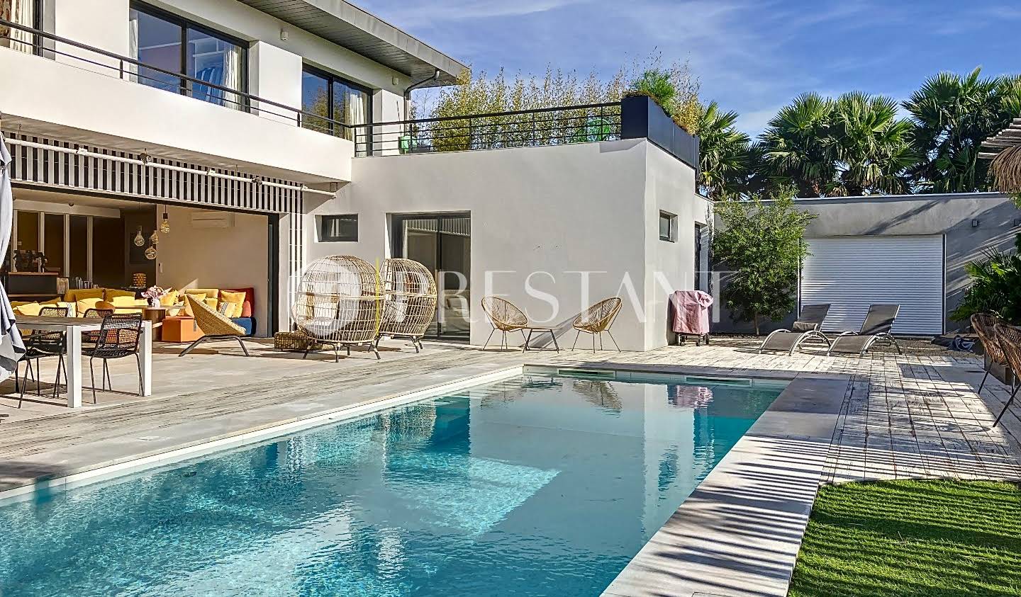 House with pool and terrace Anglet