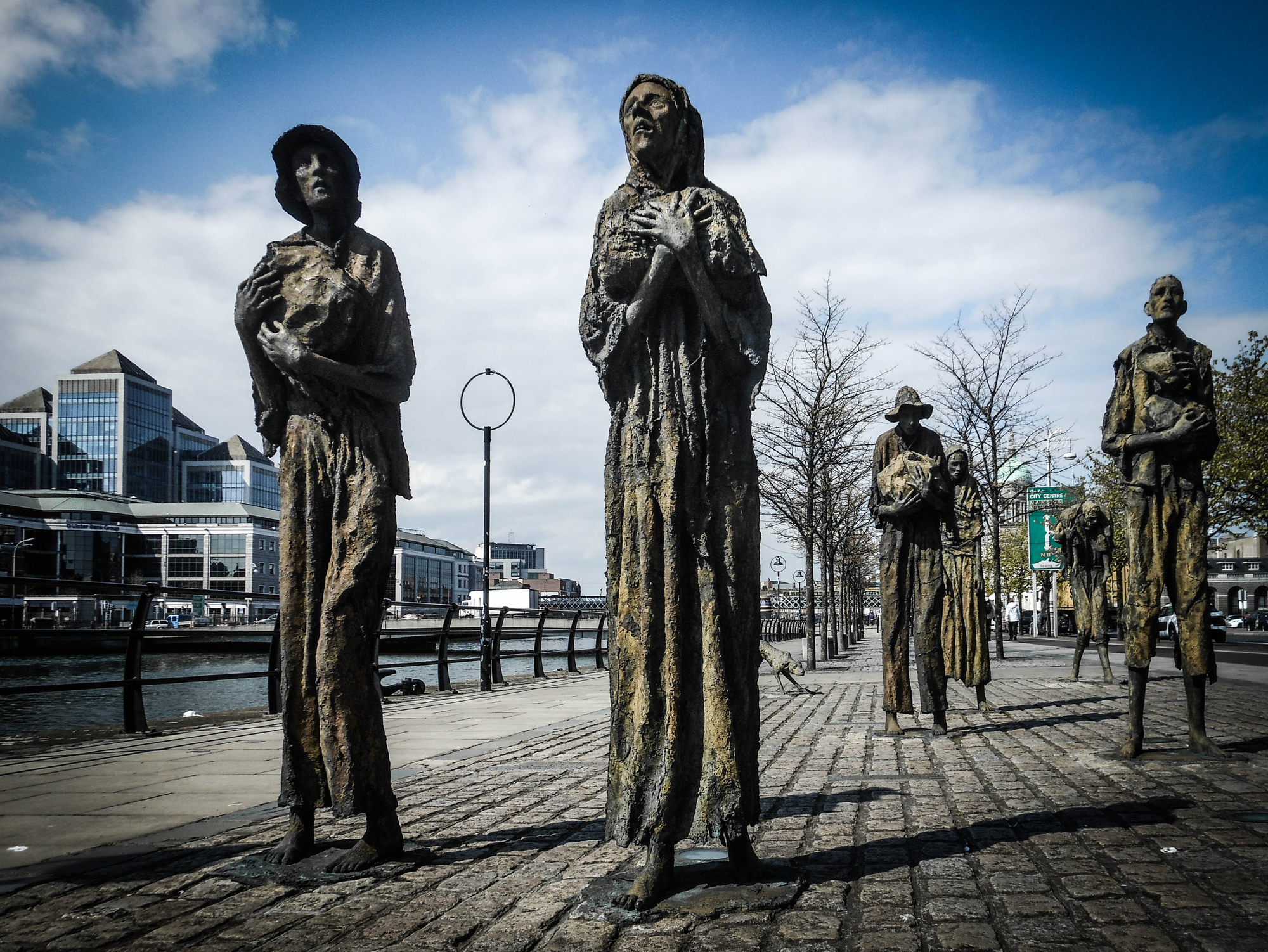 The famine sculpture di Licia Croce