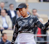 Naomi Osaka stoot na een thriller door naar derde ronde op Roland Garros