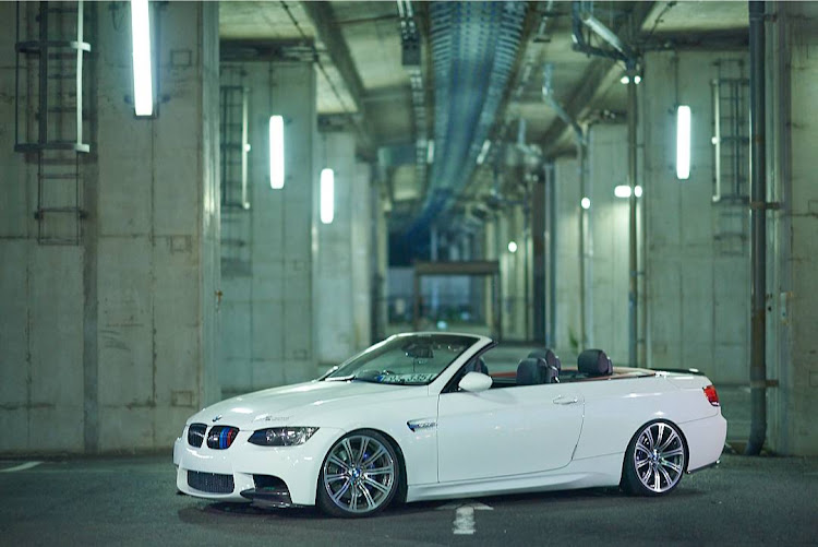 335i Cabrioletのbmw・E93・335i cabriolet・プチ撮影会・高架下に関するカスタム事例の投稿画像1枚目