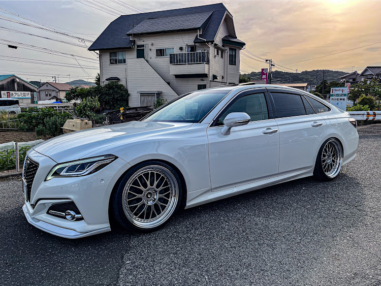 クラウンセダンのJun Style・あなたの愛車のカスタム遍歴・G Executive・ジスタンスw10m・ホイール修理に関するカスタム事例の投稿画像1枚目
