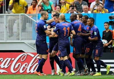 Oranje verovert eenvoudig bronzen plak tegen heel bleek Brazilië