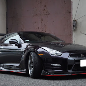 NISSAN GT-R