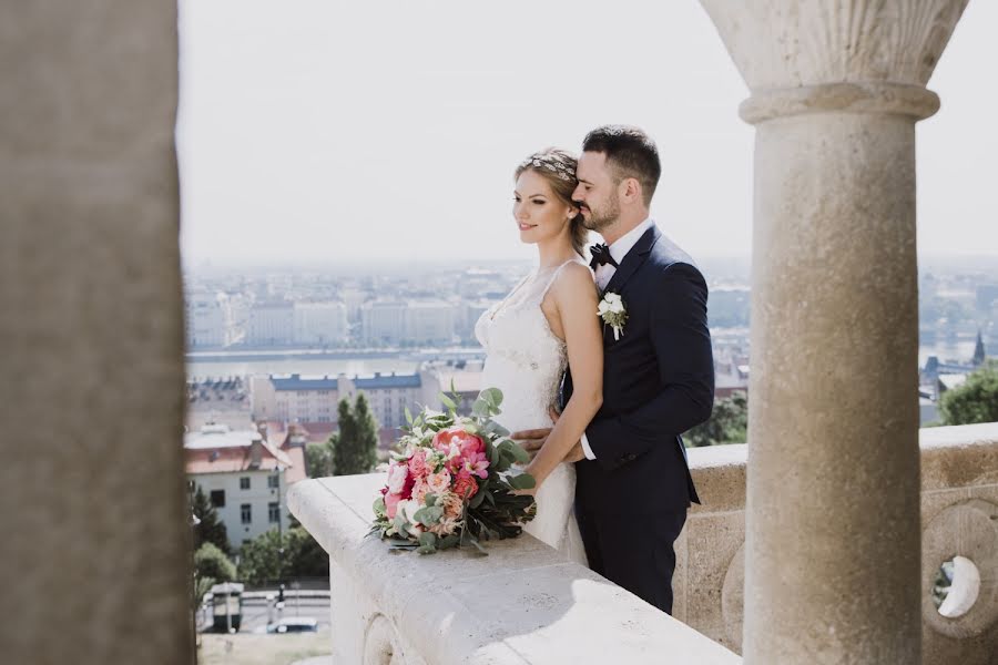 Fotografo di matrimoni Eszter Semsei (esztersemsei). Foto del 2 novembre 2020