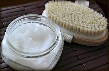 homemade-foot-scrubs-exfoliation-coconut-oil-and-salt-foot-scrub