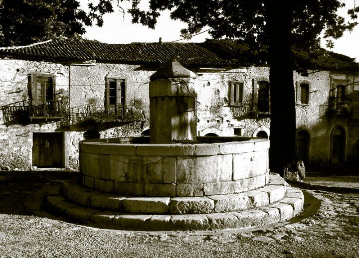 La vecchia piazza di Roscigno (Salerno) di ragnomo