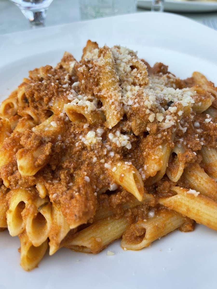 GF penne bolognese