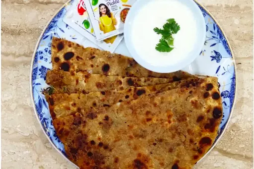 2 Pyaaz Paratha With Curd And Pickle