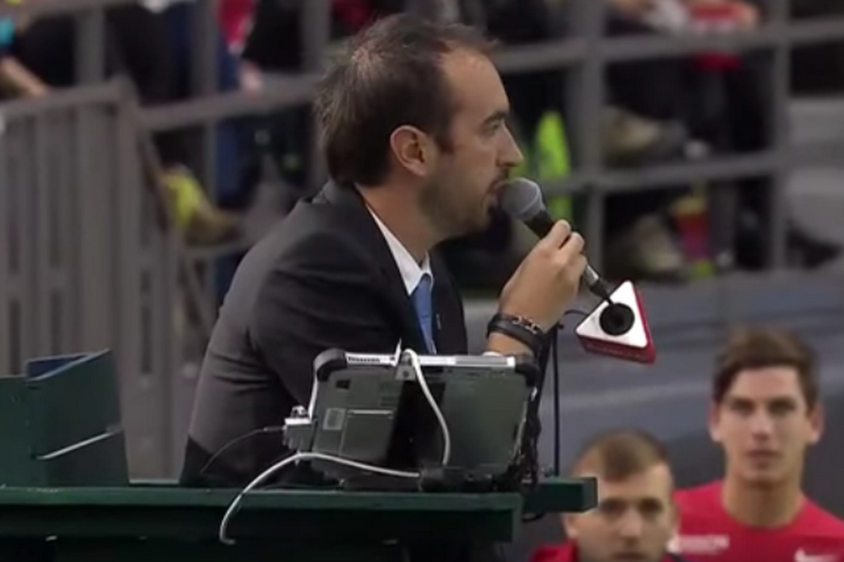 VIDEO: Canadese tennisser mept bal in het gezicht van umpire! Resultaat: diskwalificatie in Davis Cup