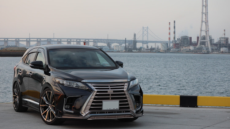 ハリアーのエロフェイスグランプリ・ROJAM・weds・TRD・セクシーボディ選手権に関するカスタム事例の投稿画像1枚目