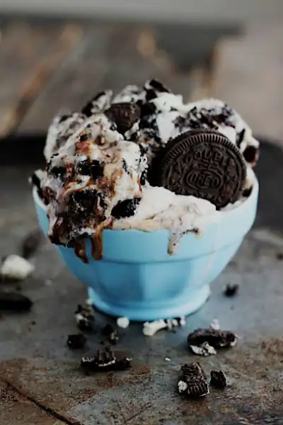 Oreo & Kitkat Super Sundae