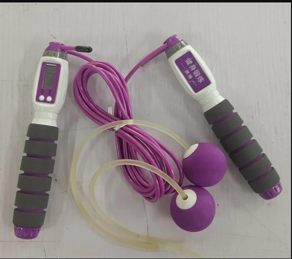 Corda de pular eletrônica para fitness. Conte seus saltos, queime calorias e melhore seu treino de fitness com acompanhamento digital.