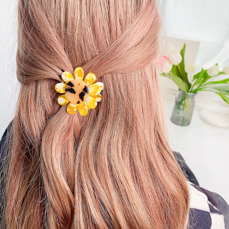 Retro Back Brain Spoon haarclip, een unieke haaraccessoire voor een vintage look. Gemakkelijk te gebruiken en houdt je haar perfect op zijn plek.