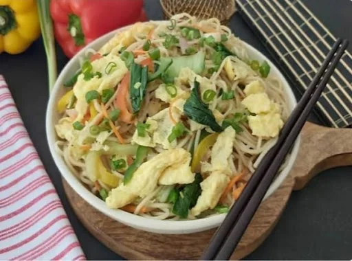 Egg Classic Hakka Noodles