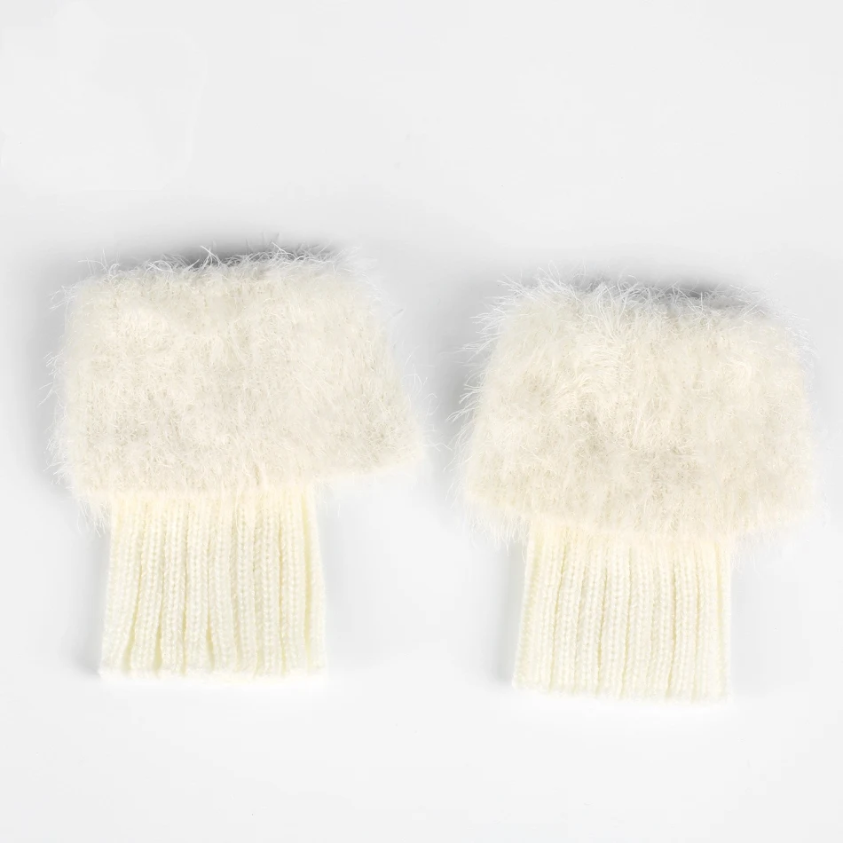 Chaussettes chaudes en fausse fourrure avec fil de plumes pour les jambes. Offrent douceur, chaleur et confort inégalés pour un bien-être optimal.