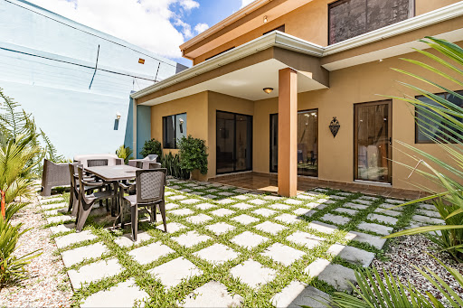 House with garden and terrace 1