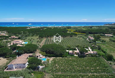 Villa avec piscine et terrasse 2