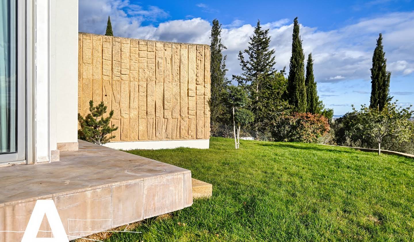 Contemporary house with garden Arles