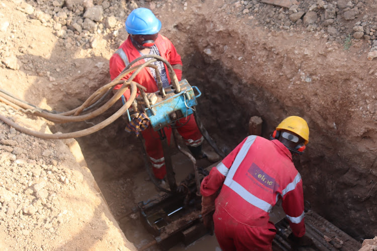 Workers laying fibre cables. Image: Courtesy.