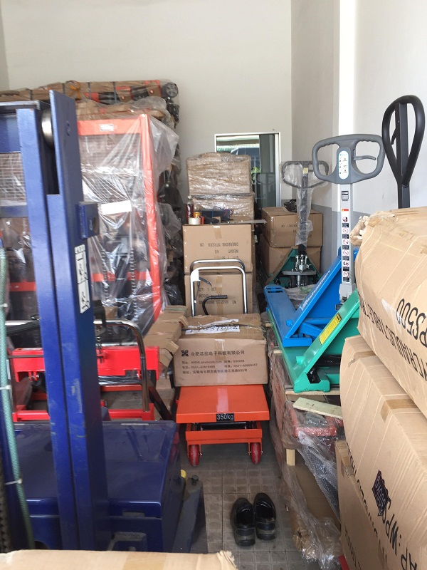 xe nâng tại miền tây