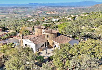 Villa with pool and garden 5