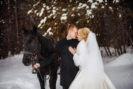 Fotografo di matrimoni Lyubov Pyatovskaya (lubania89). Foto del 1 aprile 2016