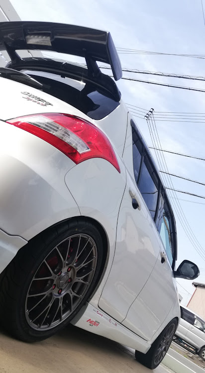 スイフトスポーツのS.H.I.L.I.S.・めざせ夏のパン祭り・俺の猫・静かな夜・Ex-s ecstasyへに関するカスタム事例の投稿画像2枚目