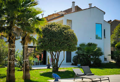 Maison avec piscine et terrasse 19