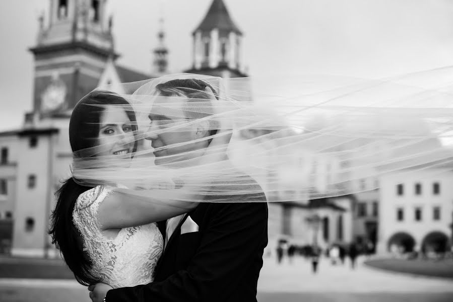 Hääkuvaaja Marcin Malczewski (malczewskifoto). Kuva otettu 2. toukokuuta 2018