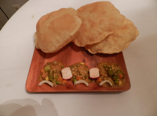 Puri Roti(Asian South Indian Bread)
Best to serve with all meat & Vegeterian side dishes. Enjoy.