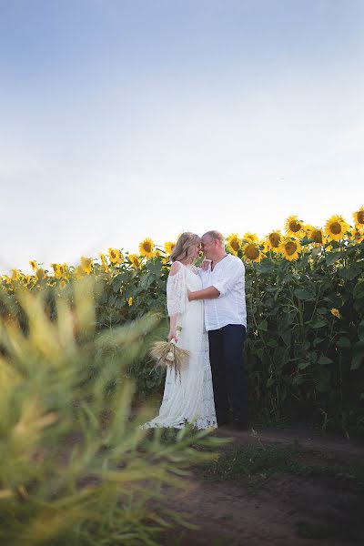 Wedding photographer Ekaterina Tolstyakova (katrin694). Photo of 1 August 2017