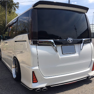 ヴォクシー ZRR80W