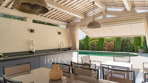 Villa with pool 5