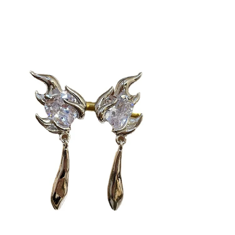 Pendientes únicos de plata 925 con diseño de llama, dulces y geniales, para una personalidad distintiva y un estilo único.