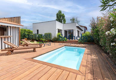 Villa avec piscine et terrasse 3