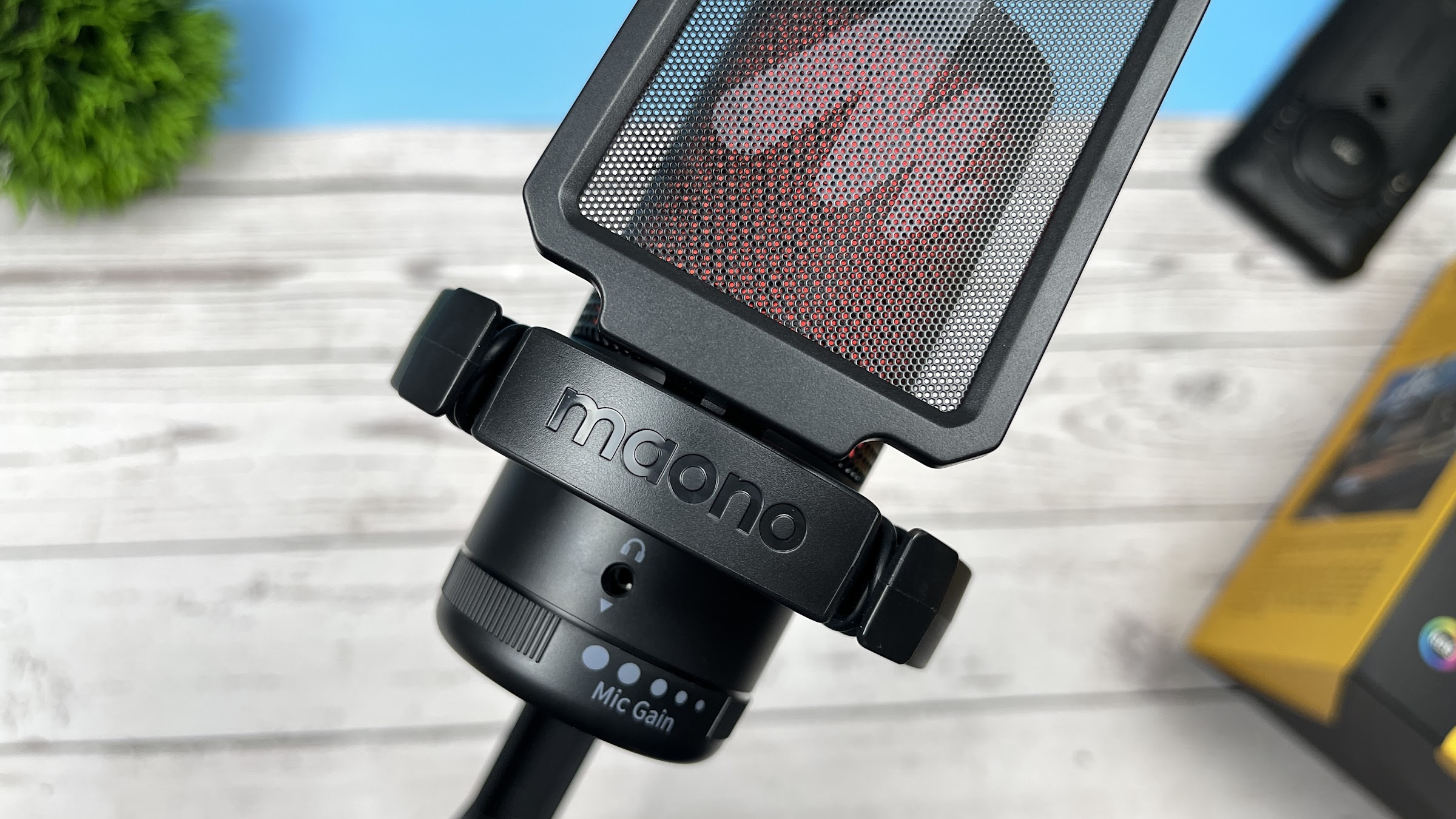 Maono DM20 GamerWave Microphone Review - Affordable and Stylish Choice for Gamers and Content Creators