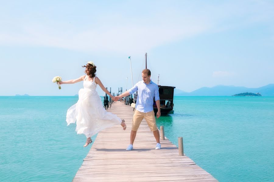 Fotógrafo de casamento Katya Bulgakova (bulgakovaphoto). Foto de 14 de abril 2016