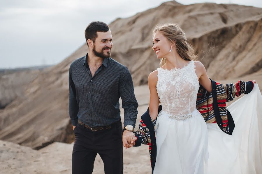 Fotografo di matrimoni Yuliya Esina (esinaphoto). Foto del 25 aprile 2018