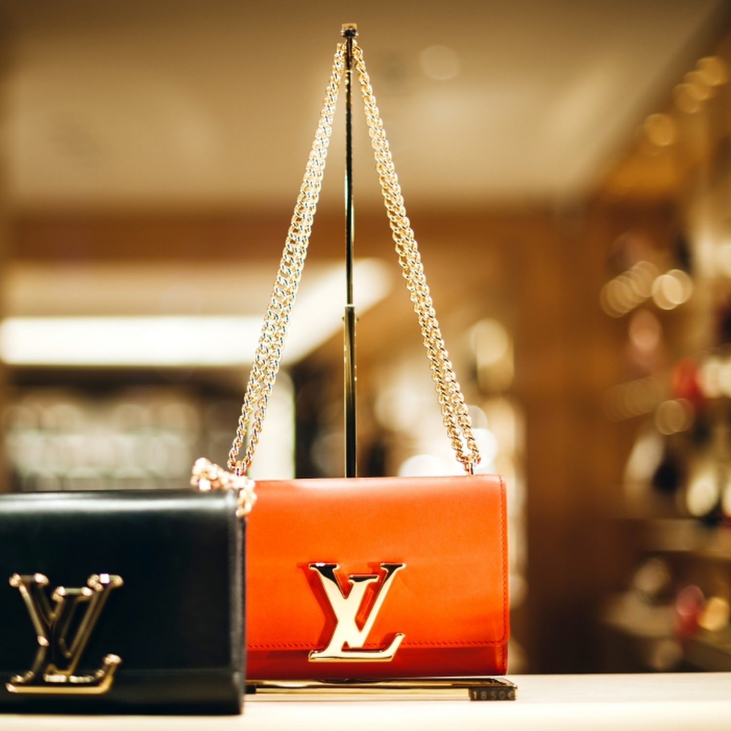 Luxury retailer LVMH sees revenues rise - BBC News