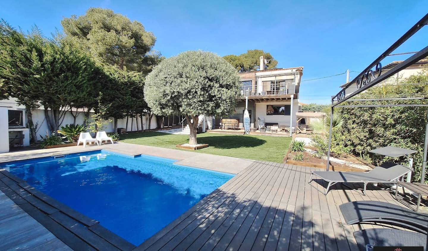 House with pool and garden Sausset-les-Pins