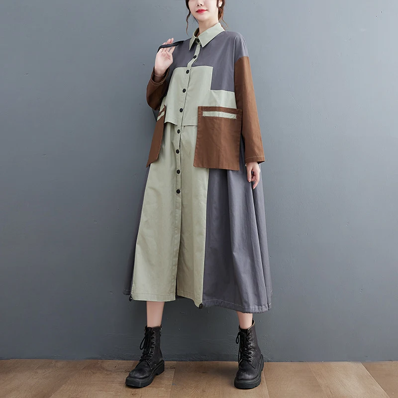 Casaco plus size feminino com cores contrastantes, solto e com efeito emagrecedor, ideal para um visual elegante e confortável no dia a dia.