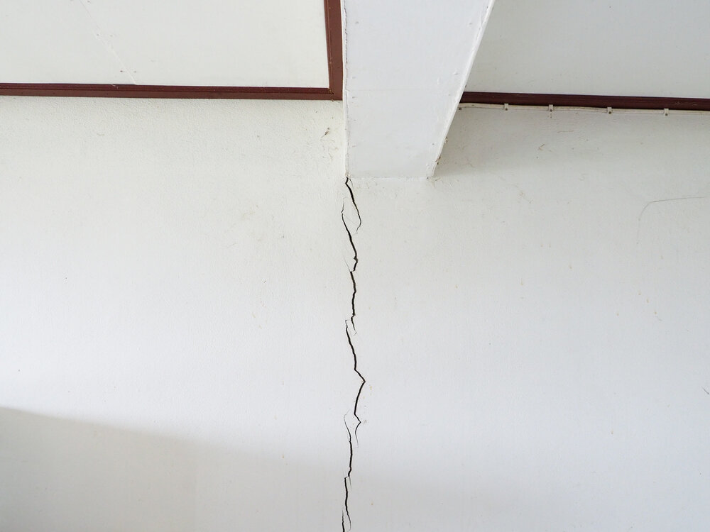 Patent Defects - Wall Cracks in Wall