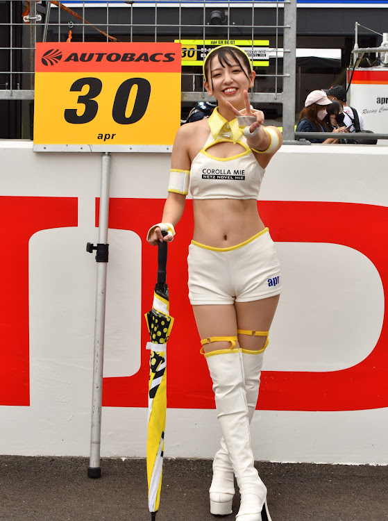 トミーさんが投稿した毎月10日はL10系GSの日・SuperGT・スポーツランドSUGO・レースクイーン・台風に気をつけて下さいに関するカスタム事例の投稿画像4枚目