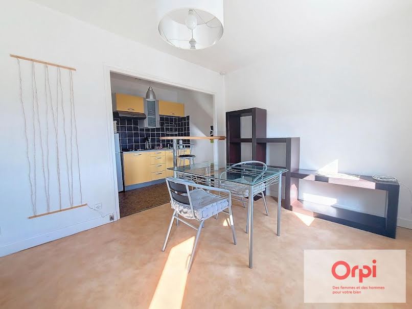 Location  appartement 1 pièce 28 m² à Montluçon (03100), 390 €