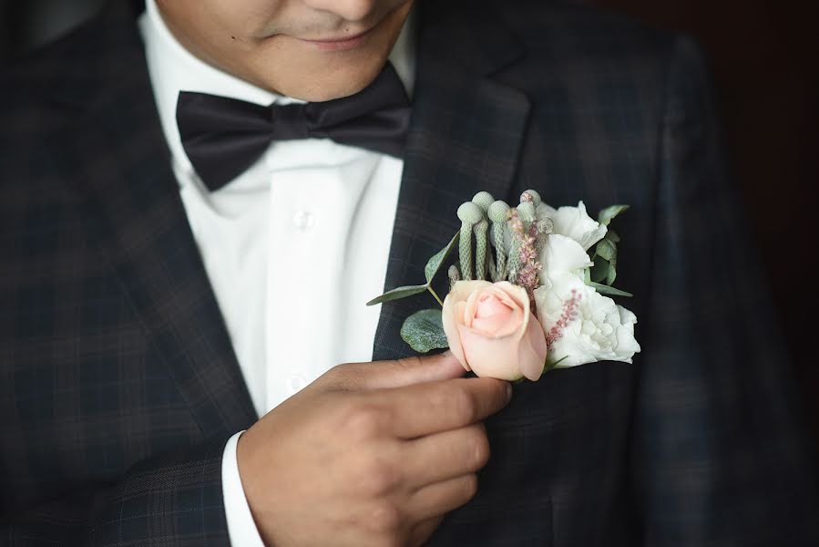 Fotógrafo de casamento Denis Khuseyn (legvinl). Foto de 9 de dezembro 2017